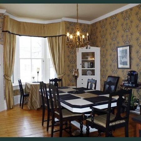 פרדריקטון Quartermain House Bed & Breakfast מראה חיצוני תמונה