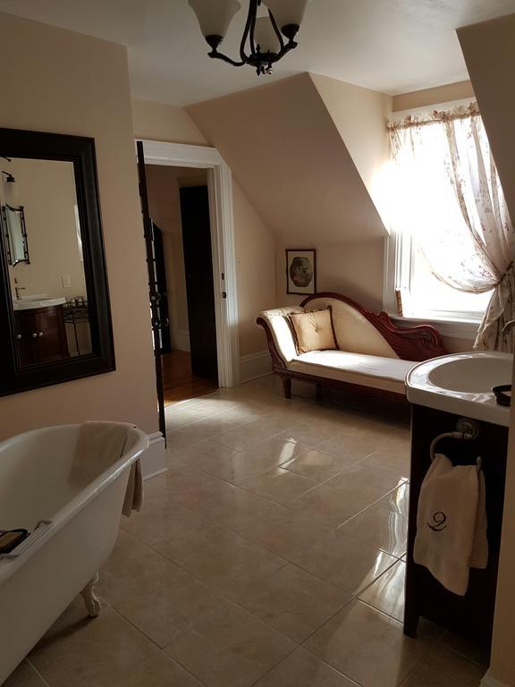 פרדריקטון Quartermain House Bed & Breakfast מראה חיצוני תמונה