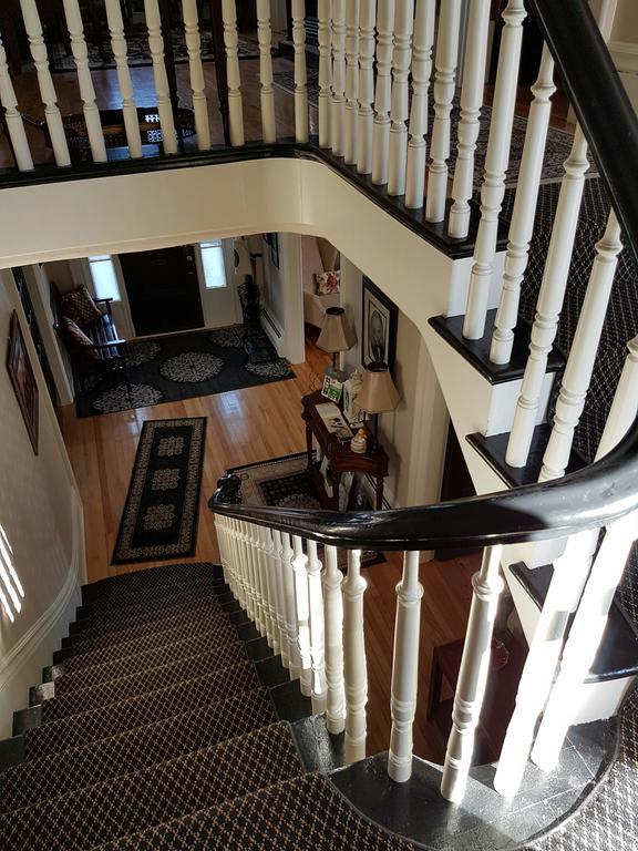 פרדריקטון Quartermain House Bed & Breakfast מראה חיצוני תמונה