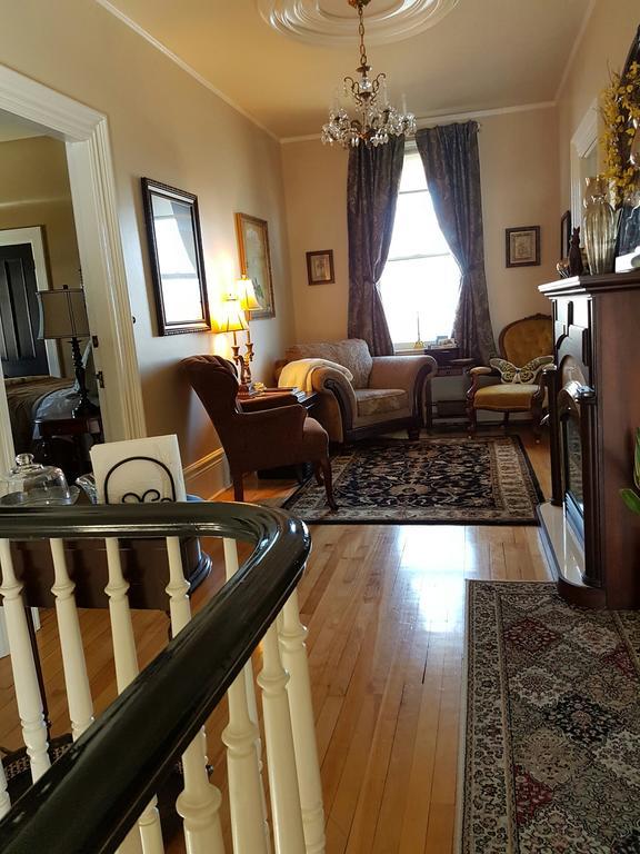 פרדריקטון Quartermain House Bed & Breakfast מראה חיצוני תמונה